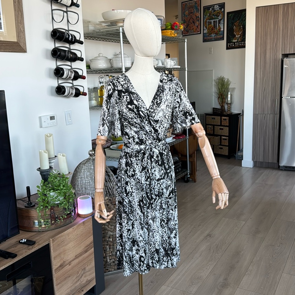 Classic Donna Morgan Black & White Snakeskin Wrap Dress
